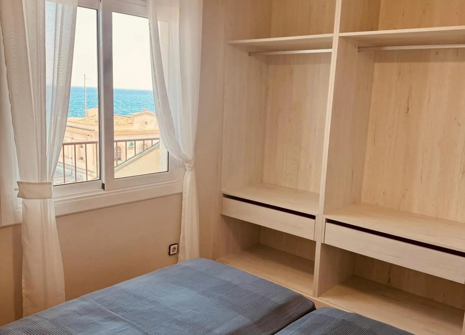 Первая Линия Моря Рядом С Барселоной Напротив Вокзала Pineda De Mar Apartamento
