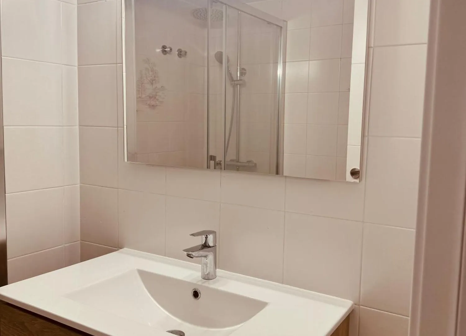 Apartamento Первая Линия Моря Рядом С Барселоной Напротив Вокзала Pineda De Mar