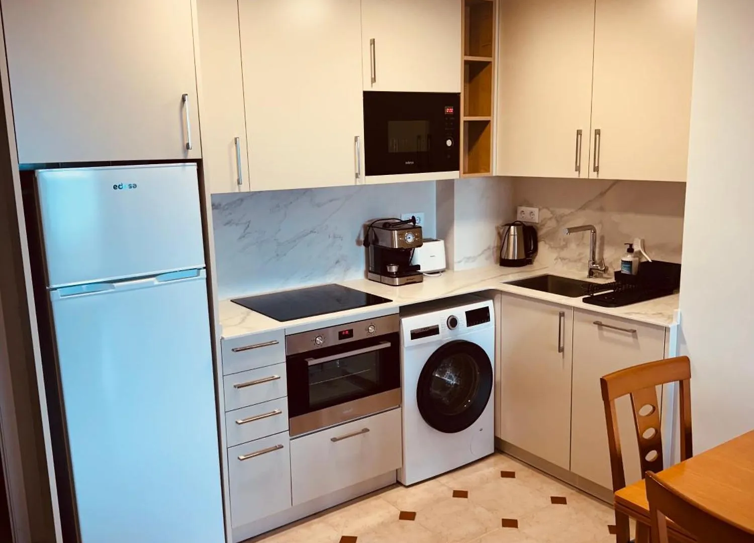 Apartamento Первая Линия Моря Рядом С Барселоной Напротив Вокзала Pineda De Mar