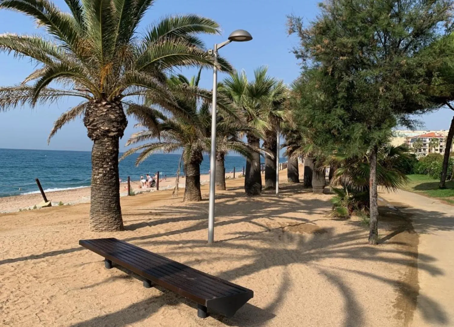 Первая Линия Моря Рядом С Барселоной Напротив Вокзала Pineda De Mar 0*,  España