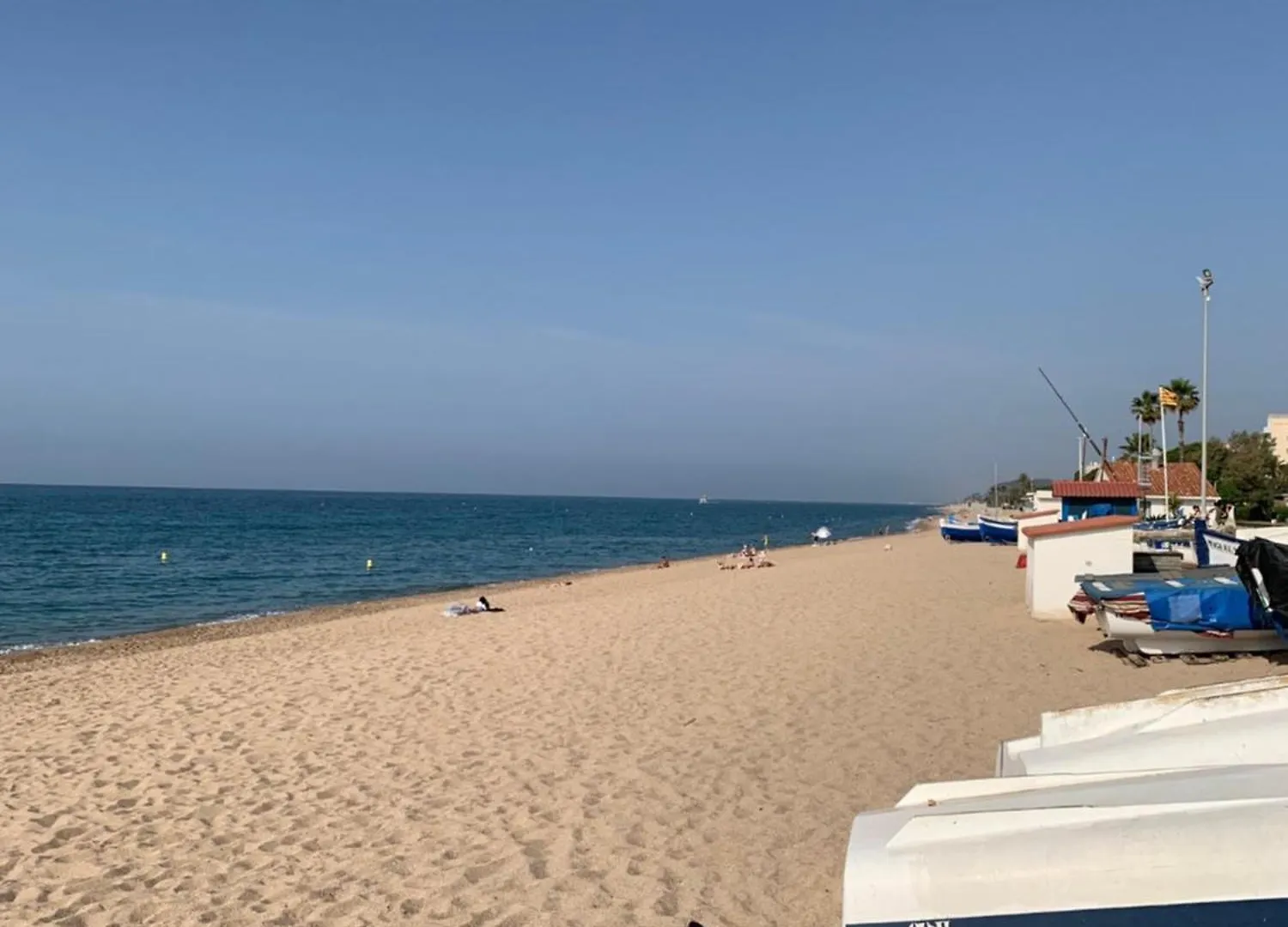 Первая Линия Моря Рядом С Барселоной Напротив Вокзала Pineda De Mar 0*,